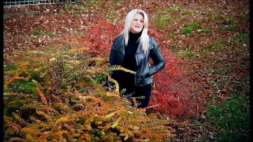 jelena kulis dzoja-dok sviraju tambure